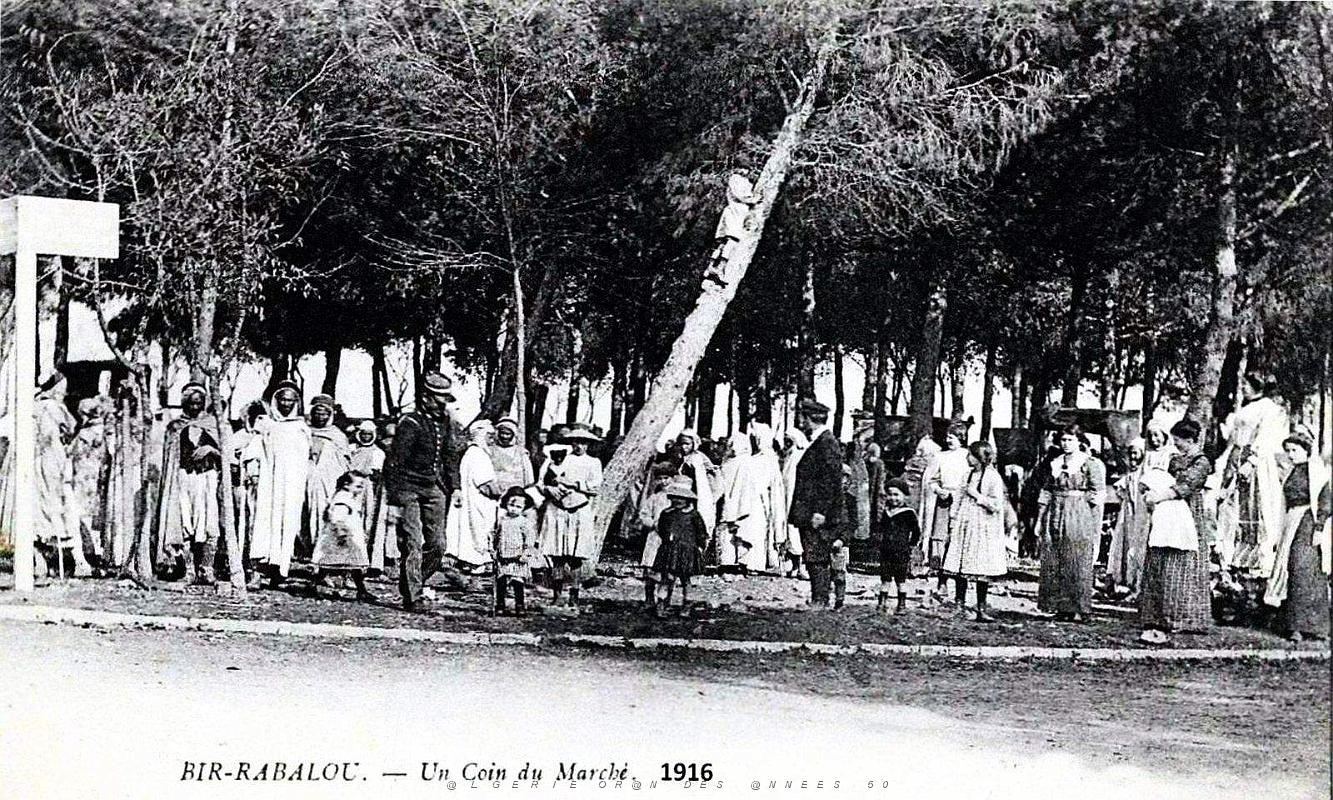 1413- Bir-Rabalou - Un coin du marche - 1916.jpg